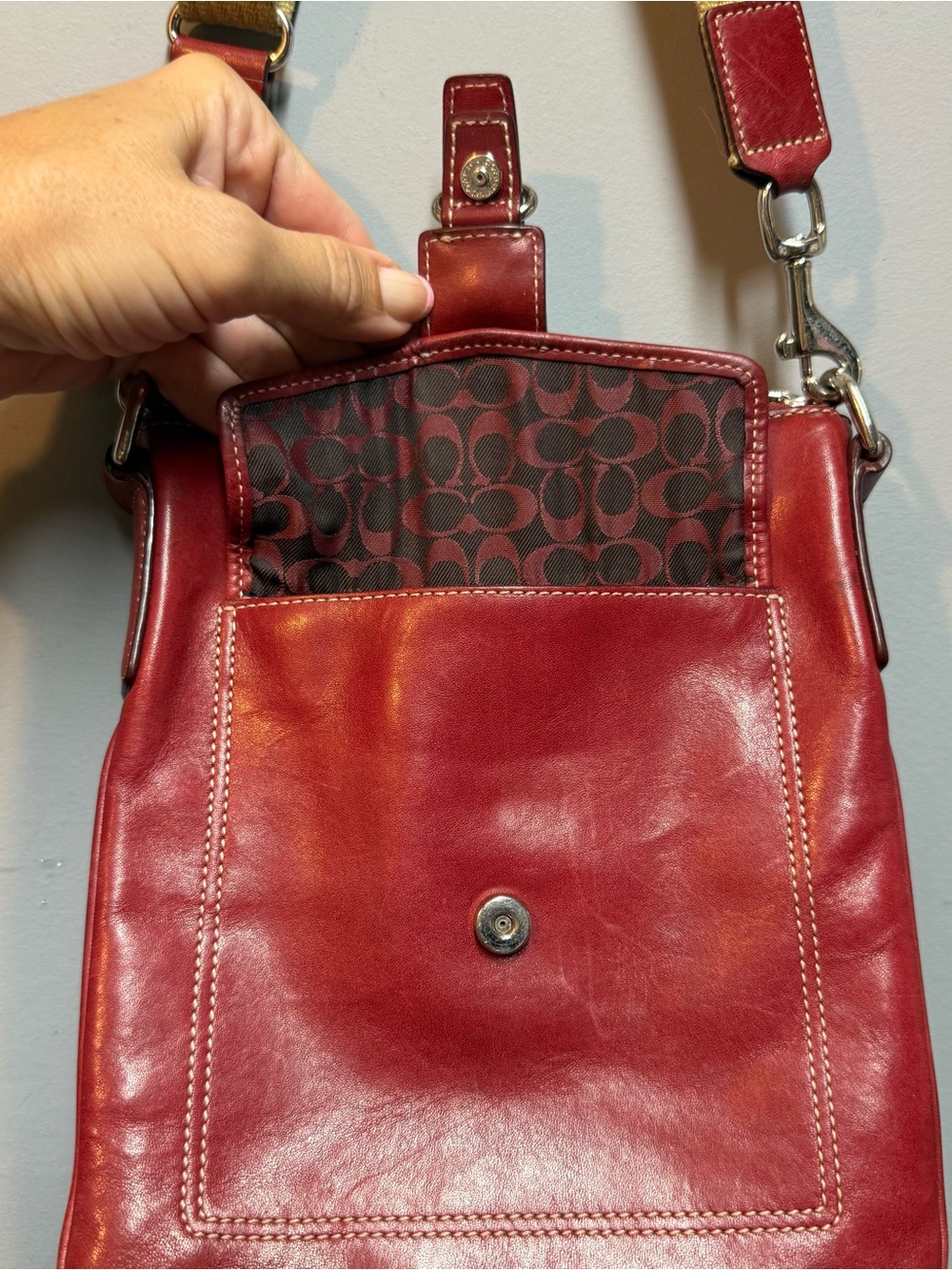 vintage - Coach - Red Leather Crossbody Bag with Front & back Pockets - Picture 10 of 12